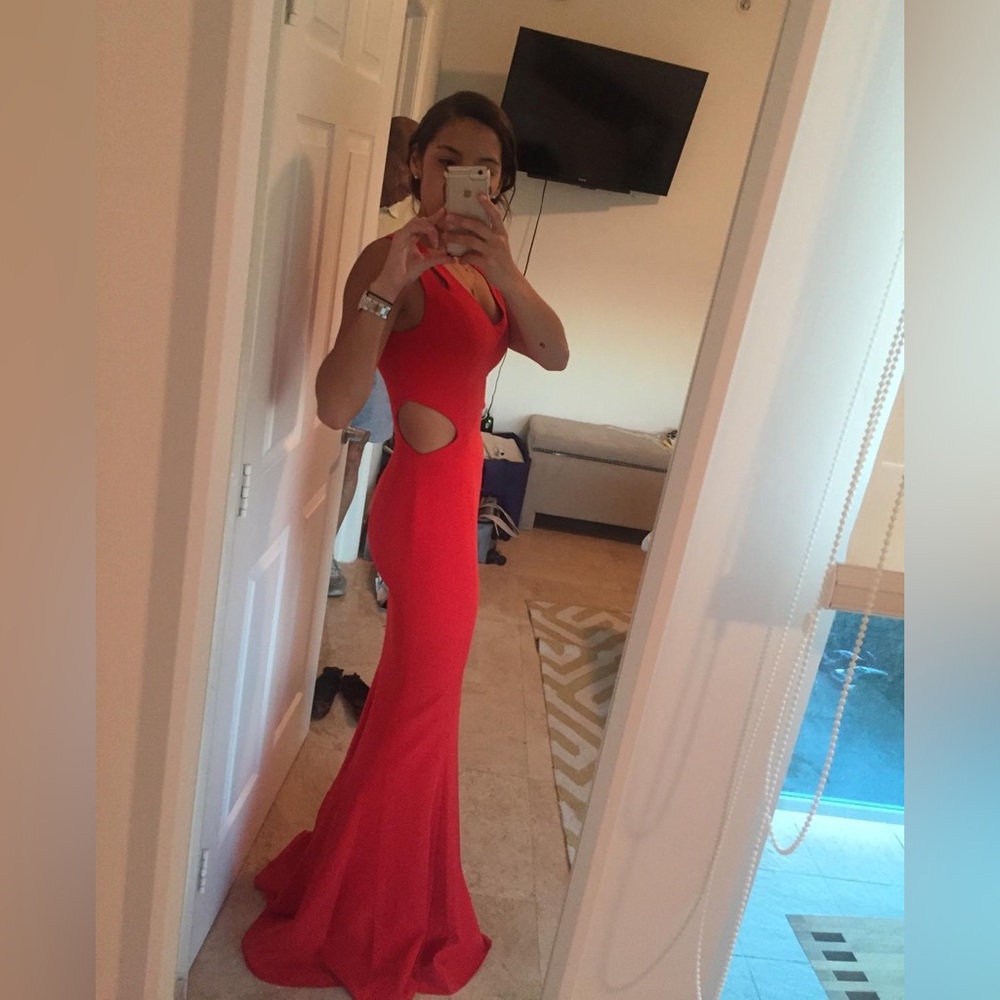 JAYGODFREY Scarlet Backless Gown - Picture 9 of 10
